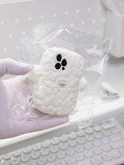 Holiday Sale: Wool iPhone 16 Taba Squsihy