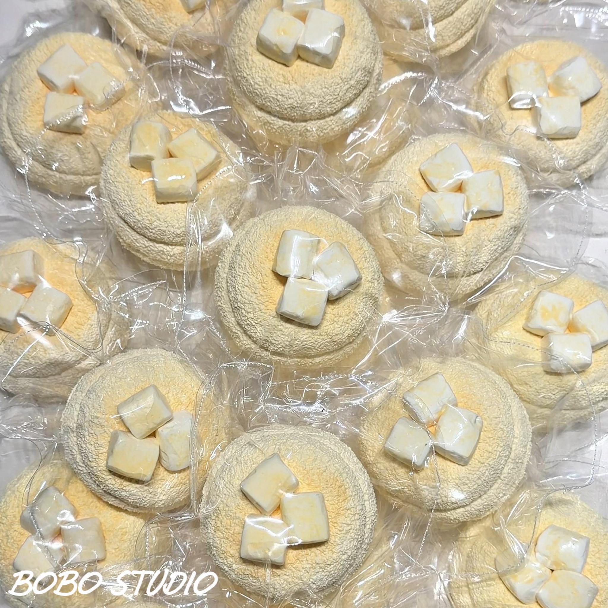 Marshmallow Topped Soy Milk Cookie Taba Squishy Главное изображение товара