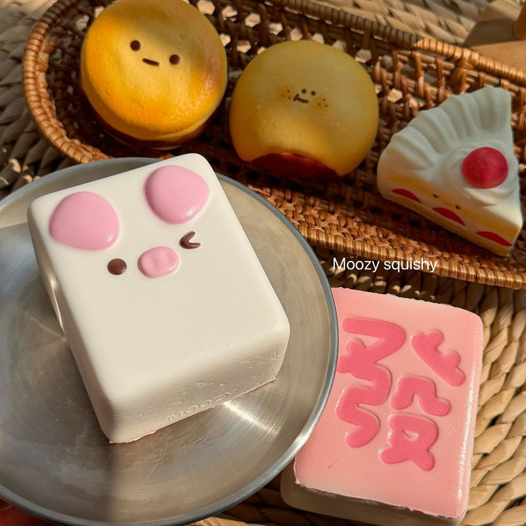 Moozy Lucky Piggy Cube Slowrising