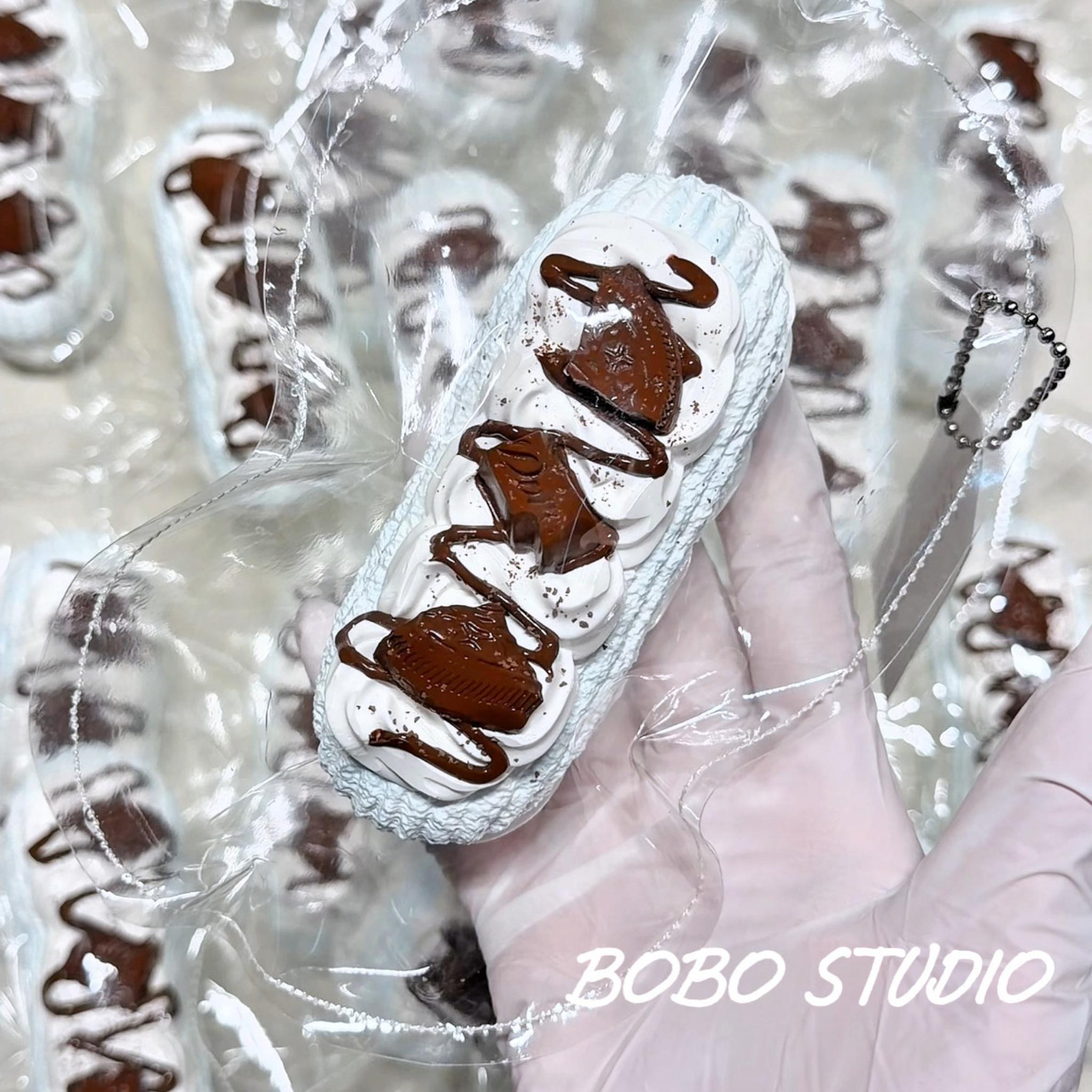 Chocolate Drizzle Cream Eclair Taba Squishy Второстепенное изображение товара